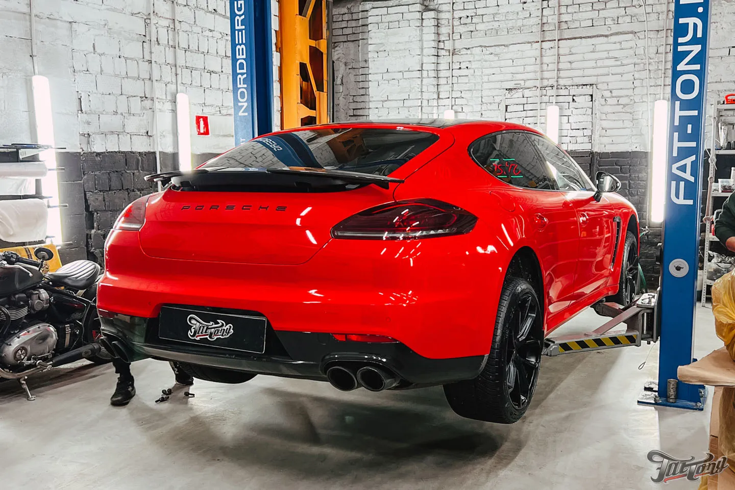 Фирменный Шиномонтаж на вибростенде на стендах Hunter для Porsche Panamera GTS: ПОСПОРИЛИ С ГОСТЕМ!